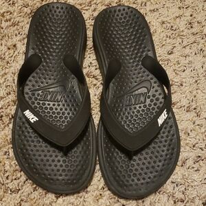 Girls Size 4 Nike Black Sandals with White Logo